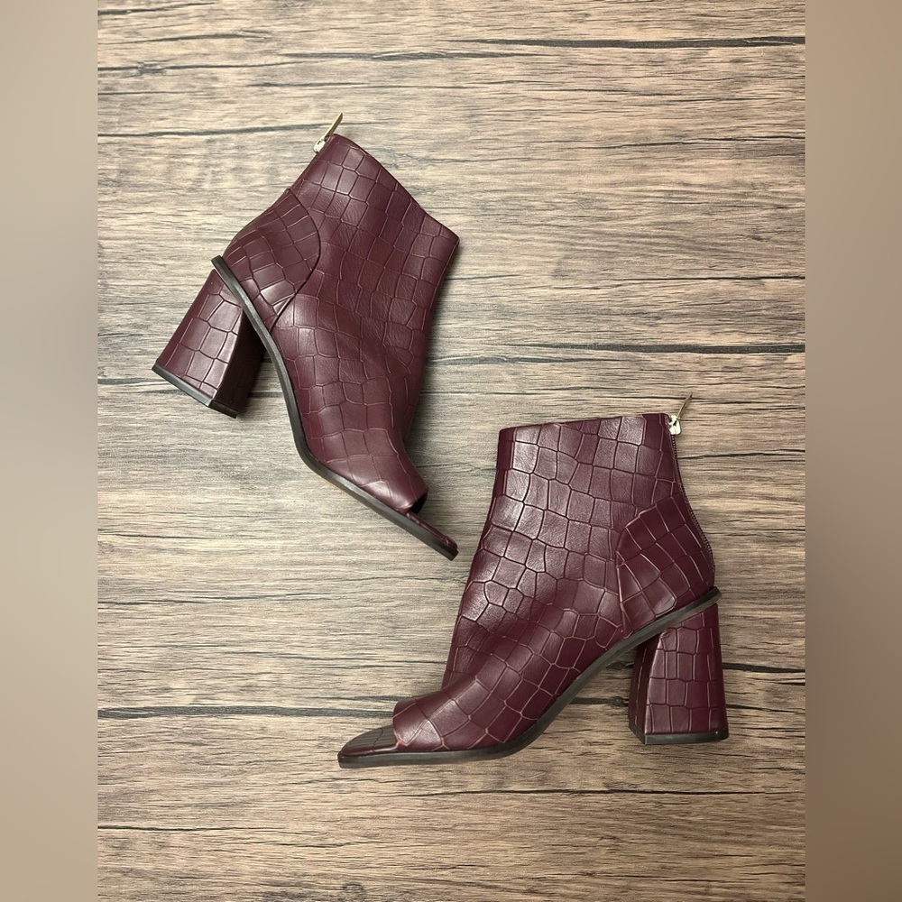 Vince Camuto Bebinder Peep-Toe Bootie NWOT - Picture 2 of 5